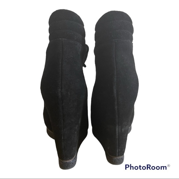 Stuart Weitzman Kidstuff Black Suede Lace Up Wedge Bootie 7 - Picture 4 of 6